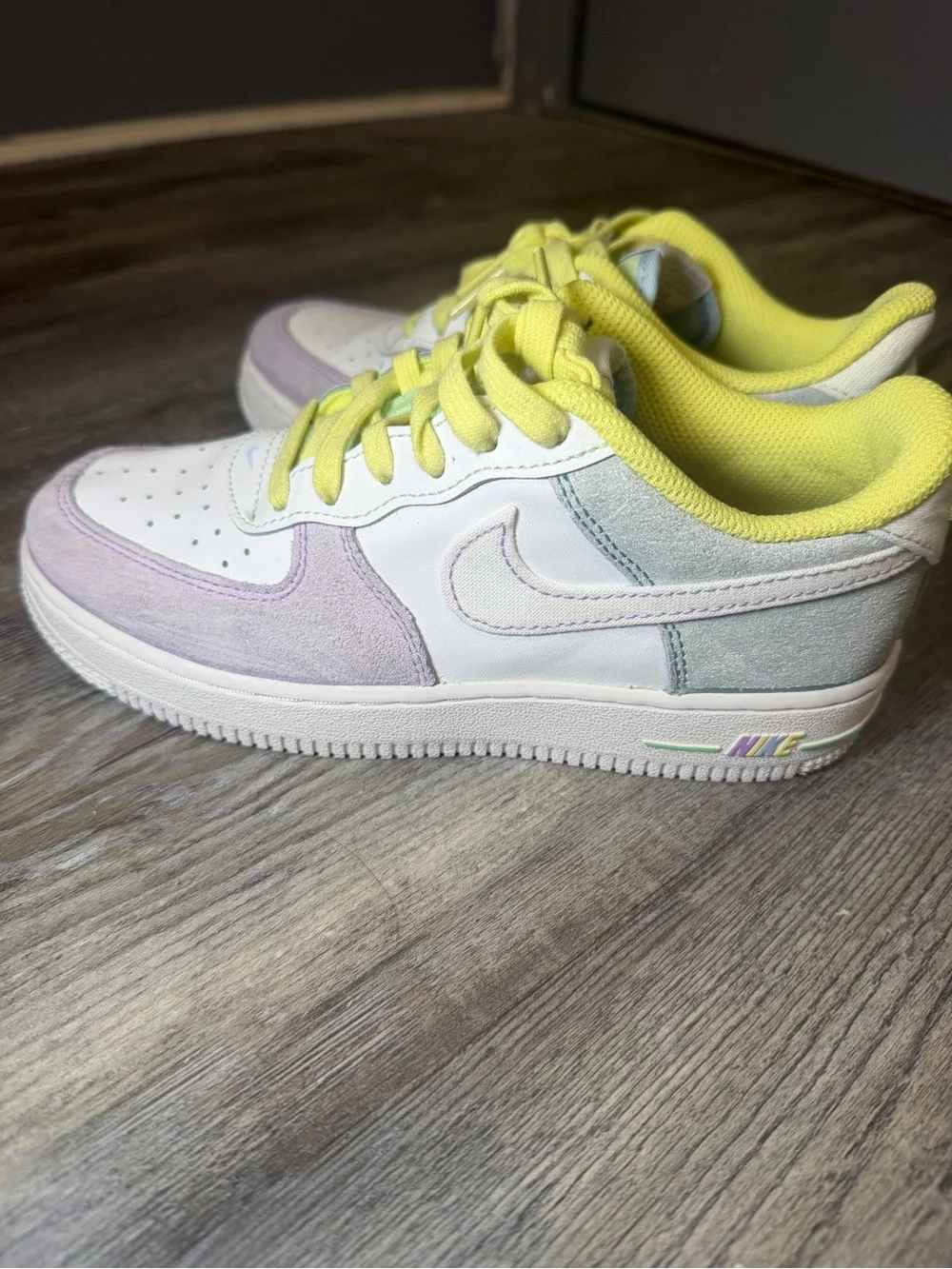 Kids Nike White Sneakers with Lavender, Mint & Yellow Accents size 2Y